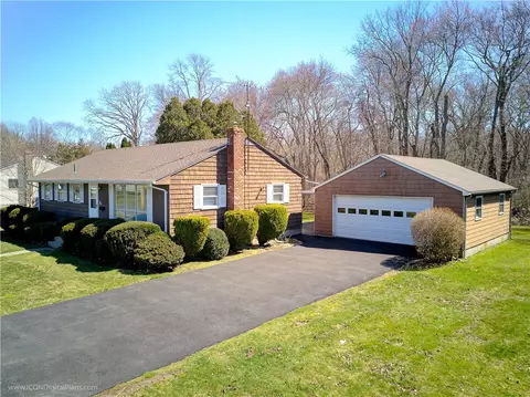 11 Ridgeway Dr, Warren, RI 02885 photo 4