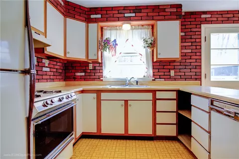 11 Ridgeway Dr, Warren, RI 02885 photo 10