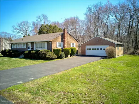 11 Ridgeway Dr, Warren, RI 02885 photo 1