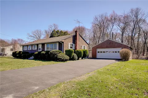 11 Ridgeway Dr, Warren, RI 02885 photo 3