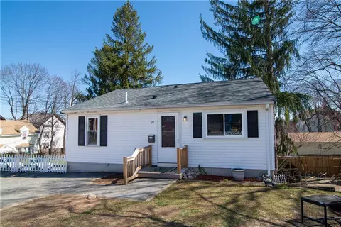 39 Libbeus St, Woonsocket, RI 02895 photo 2