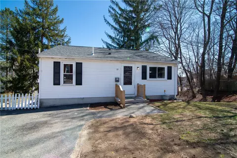 39 Libbeus St, Woonsocket, RI 02895 photo 3