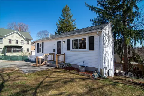 39 Libbeus St, Woonsocket, RI 02895 photo 5