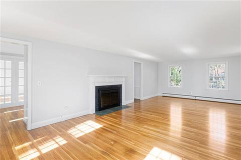 285 Crestwood Rd, Warwick, RI 02886 photo 3