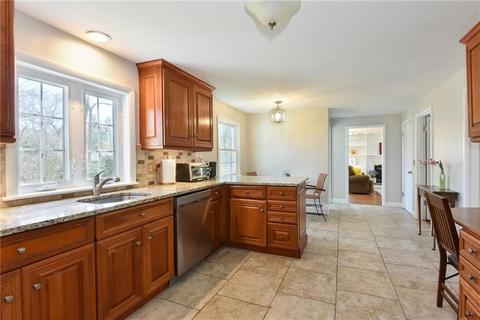 422 Red Chimney Dr, Warwick, RI 02886 photo 18