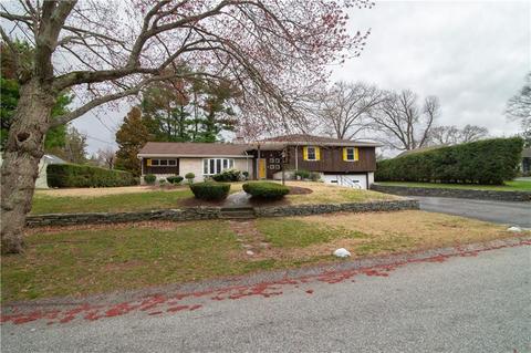 44 Algonquin Dr, Warwick, RI 02888 photo 3