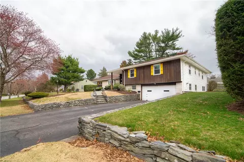 44 Algonquin Dr, Warwick, RI 02888 photo 6