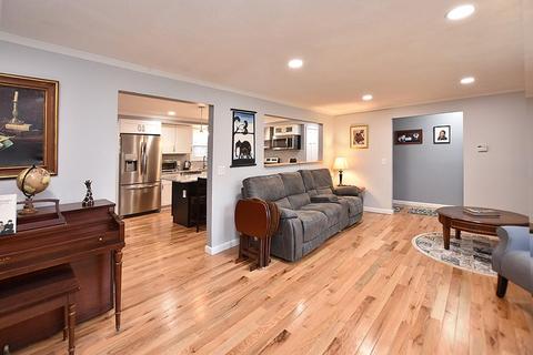 27 Daniel Dr, Coventry, RI 02816 photo 5