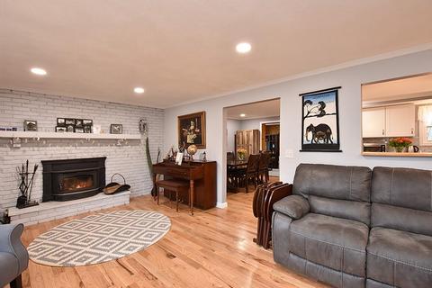27 Daniel Dr, Coventry, RI 02816 photo 3