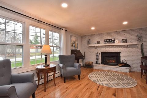 27 Daniel Dr, Coventry, RI 02816 photo 2