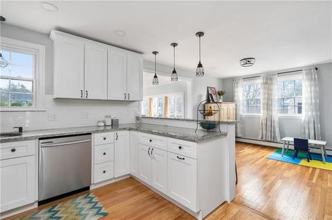 40 Rachel St, Woonsocket, RI 02895 photo 4