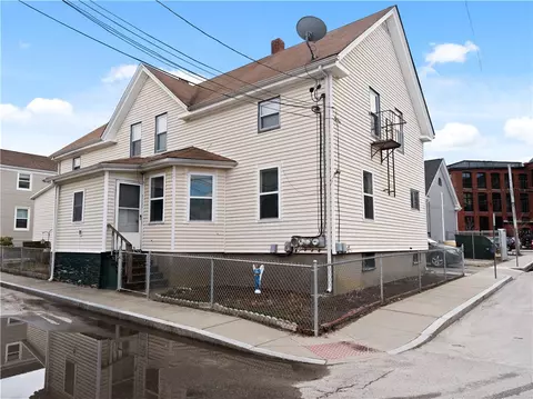 9 Mill St, Warren, RI 02885 photo 2