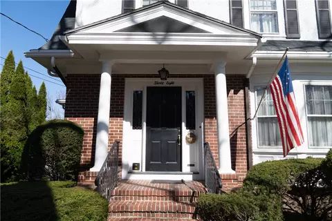 38 Upland Rd, Woonsocket, RI 02895 photo 2