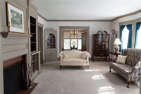 38 Upland Rd, Woonsocket, RI 02895 photo 4