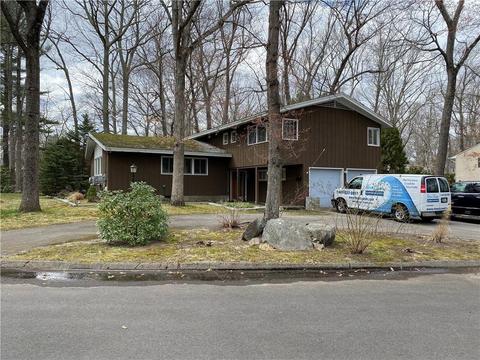 486 Red Chimney Dr, Warwick, RI 02886 photo 2