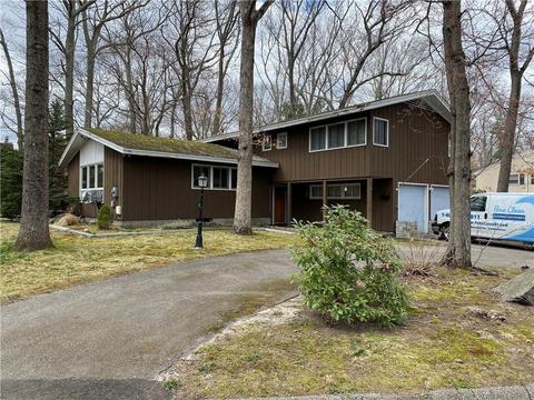 486 Red Chimney Dr, Warwick, RI 02886 photo 3