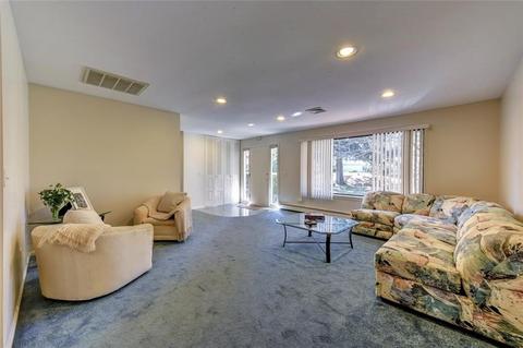 722 Manomet Ct, Warwick, RI 02886 photo 11