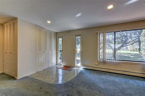 722 Manomet Ct, Warwick, RI 02886 photo 4