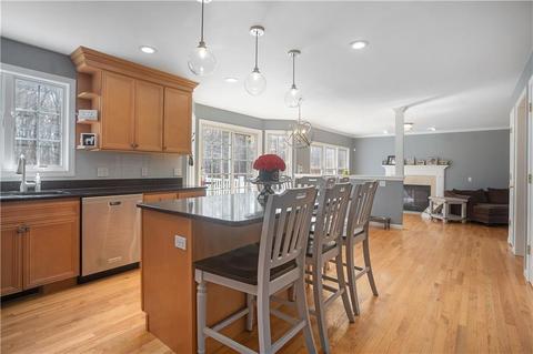 14 Jay Ct, Cranston, RI 02921 photo 4