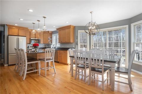 14 Jay Ct, Cranston, RI 02921 photo 3