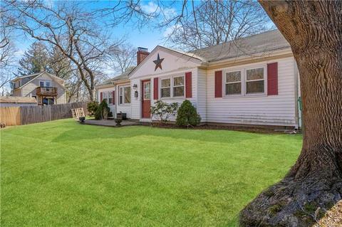 6 Bourbon Pl, Warwick, RI 02888 photo 1