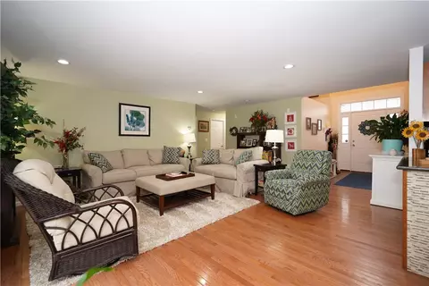 291 Louise St, Woonsocket, RI 02895 photo 9