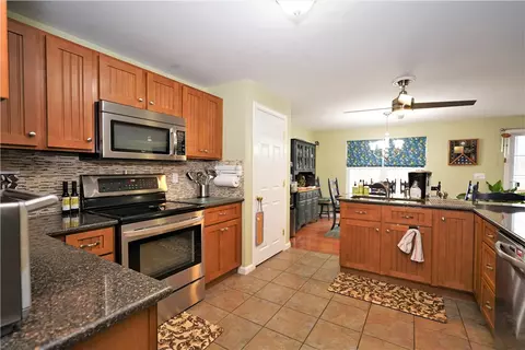 291 Louise St, Woonsocket, RI 02895 photo 17