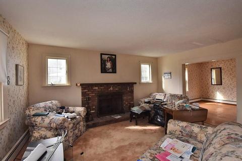 26 Cherry Hill Ave, Woonsocket, RI 02895 photo 5