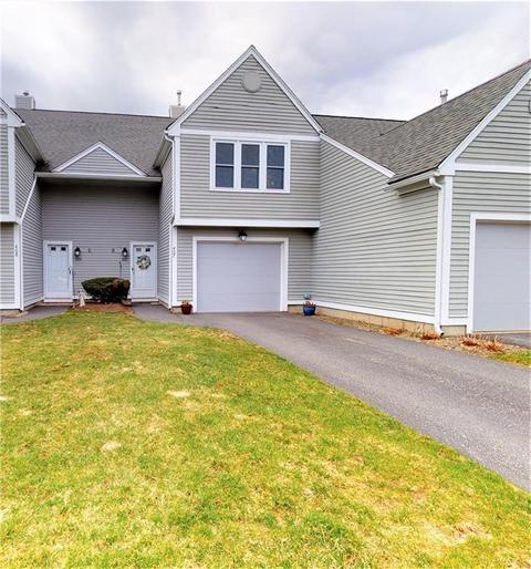 407 Brookhaven Ln, Woonsocket, RI 02895 photo 3