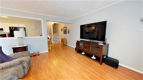 407 Brookhaven Ln, Woonsocket, RI 02895 photo 8