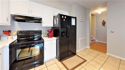 407 Brookhaven Ln, Woonsocket, RI 02895 photo 4