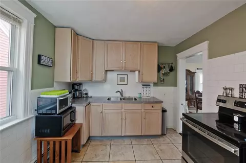 180 Bailey St, Woonsocket, RI 02895 photo 4