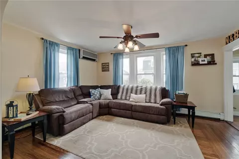 180 Bailey St, Woonsocket, RI 02895 photo 2