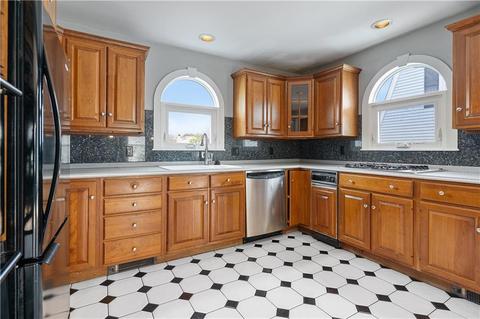 154 Saint Barnabe St, Woonsocket, RI 02895 photo 6
