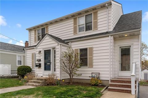 154 Saint Barnabe St, Woonsocket, RI 02895 photo 3