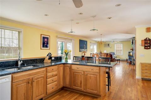 2 River View St, Warren, RI 02885 photo 3