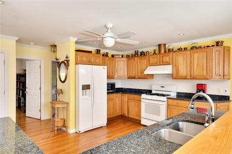 2 River View St, Warren, RI 02885 photo 4