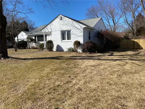 23 Pocono Dr, Warwick, RI 02888 photo 2