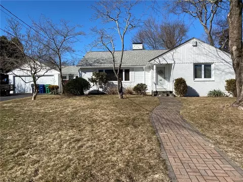 23 Pocono Dr, Warwick, RI 02888 photo 1