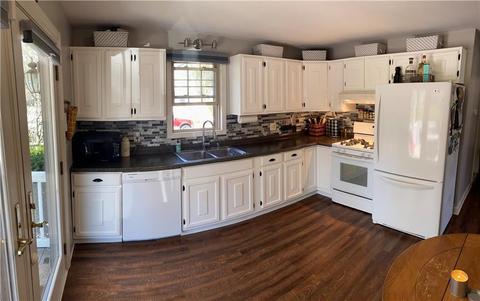 67 State St, Warwick, RI 02889 photo 2