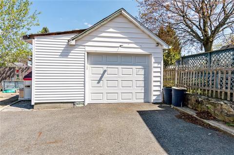 76 Thomas St, Woonsocket, RI 02895 photo 9