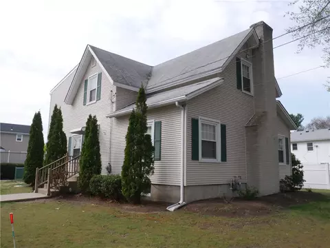 560 Sandy Ln, Warwick, RI 02889 photo 3