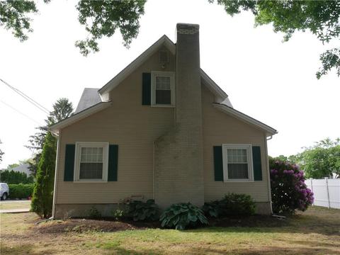560 Sandy Ln, Warwick, RI 02889 photo 4