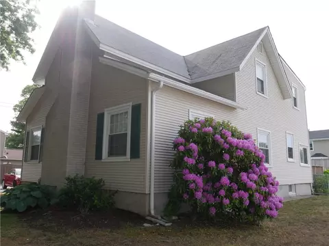 560 Sandy Ln, Warwick, RI 02889 photo 2