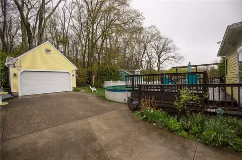 31 Cooper Hill Rd, Mapleville, RI 02839 photo 4