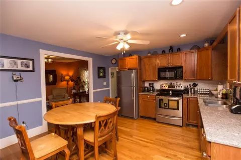 31 Cooper Hill Rd, Mapleville, RI 02839 photo 8