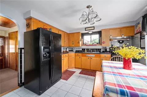 43 Lydia Ave, Woonsocket, RI 02895 photo 4