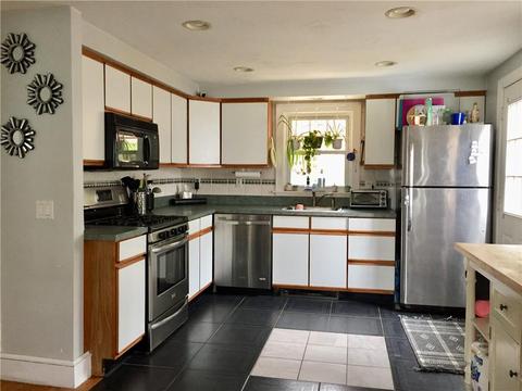 77 Macarthur Dr, Warwick, RI 02889 photo 4
