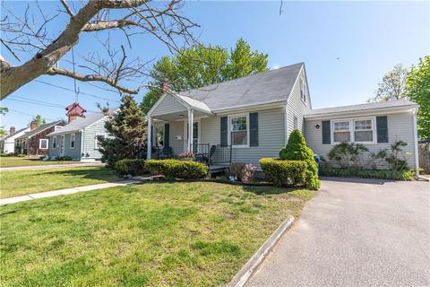 28 Macarthur Dr, Warwick, RI 02889 photo 1