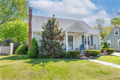 28 Macarthur Dr, Warwick, RI 02889 photo 2